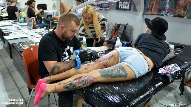 140 tatuatorów, litry farby i tysiące wzorów - w hali Azoty Arena w Szczecinie trwa dwudniowa impreza Szczecin Tattoo Convention. Przyjechali artyści z Polski, Niemiec, Irlandii, Korei czy Meksyku.