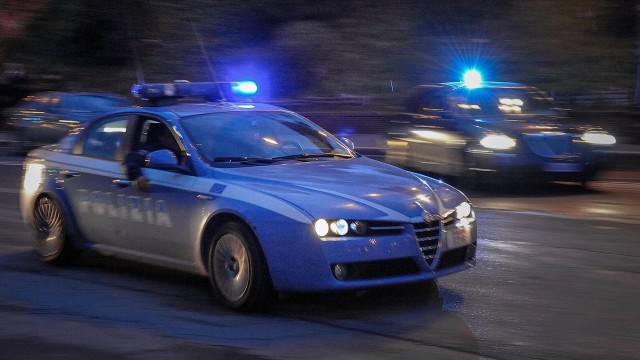 Wszyscy członkowie czteroosobowego gangu, który na plaży w Rimini zaatakował polskich turystów, są w rękach włoskiego wymiaru sprawiedliwości. Jako ostatni schwytany został przywódca grupy, 20-letni migrant z Konga, który otrzymał prawo pobytu we Włoszech ze względów humanitarnych.
