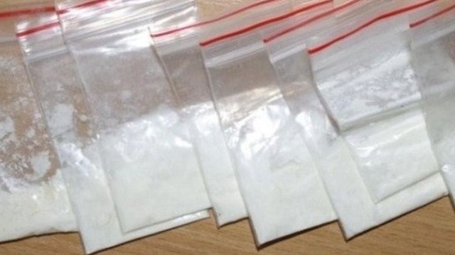 Pół kilo amfetaminy, marihuany, LSD oraz wagę elektroniczną służącą do ważenia narkotyków ujawnili policjanci ze Świnoujścia.