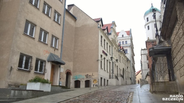 Pod młotek na razie idzie gmach przy Kuśnierskiej. Uczelnia właśnie ogłosiła przetarg. Cena wywoławcza gmachu to 1 mln 200 tys zł.