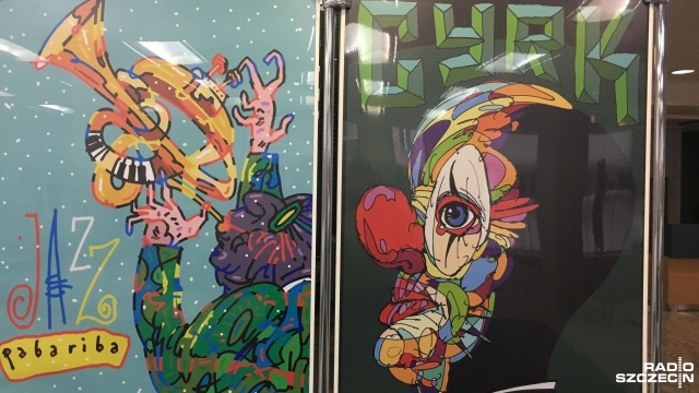 Ponad 60 plakatów Leszka Żebrowskiego można oglądać od piątku w Książnicy Pomorskiej w Galerii Pod Piramidą. Wystawa czynna będzie przez cały wrzesień.