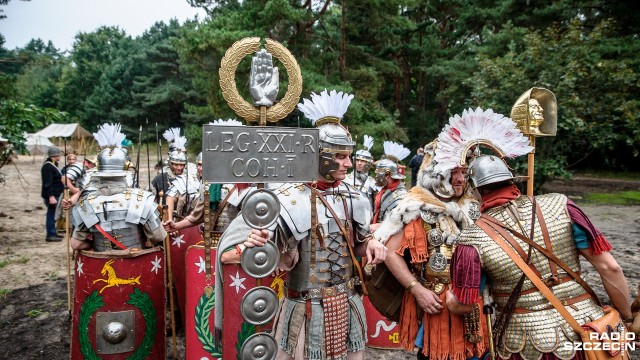 Rzymianie i Barbarzyńcy opanowali Świnoujście. To w ramach odbywających się tam Dni Twierdzy. W sobotę głównym wydarzeniem imprezy będzie bitwa rzymskich legionów z barbarzyńskimi wojownikami.