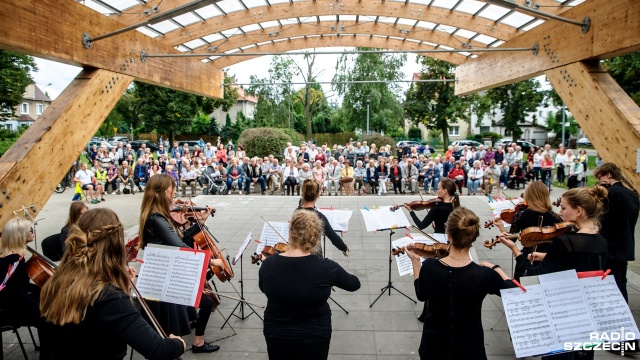 Około 200 osób wysłuchało w niedzielę koncertu ku pamięci Waleriana Pawłowskiego, wieloletniego dyrygenta Filharmonii im. Mieczysława Karłowicza i działacza społecznego.