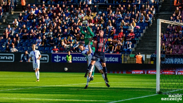 Piłkarze Pogoni Szczecin zremisowali z Lechem Poznań 0:0 w ósmej kolejce ekstraklasy. To czwarty w tym sezonie ligowy pojedynek portowców na swoim stadionie bez zwycięstwa.