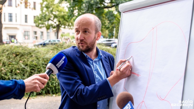 Radni Prawa i Sprawiedliwości przewidują komunikacyjny chaos i korki po zamknięciu Krzywoustego. Apelują do prezydenta Szczecina, aby wstrzymał remont torowiska na ulicy Krzywoustego.