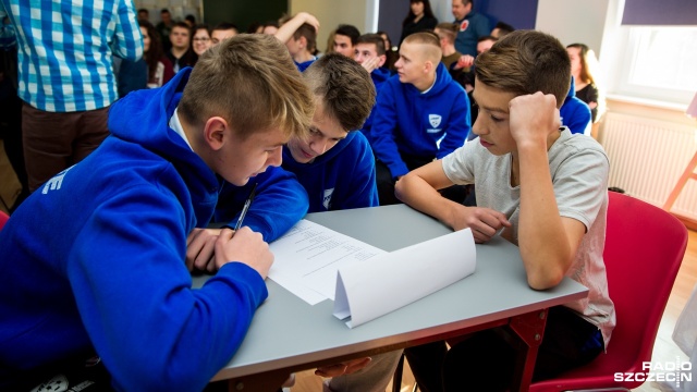 Do wygrania są indeksy na uczelnie, stypendia i bony na publikacje Instytutu Pamięci Narodowej. W piątek rozpoczyna się nabór do ogólnopolskiego konkursu Olimpiada Solidarności. Dwie dekady historii. Zgłaszać mogą się uczniowie szkół średnich.