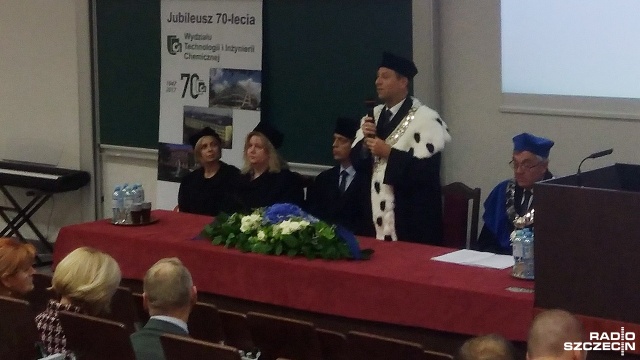 Wydział Technologii i Inżynierii Chemicznej Zachodniopomorskiego Uniwersytetu Technologicznego ma 70 lat. Pierwsi absolwenci - wtedy jeszcze Politechniki Szczecińskiej - opuścili jej mury w 1951 roku. W sobotę odbywają się główne uroczystości rocznicowe.
