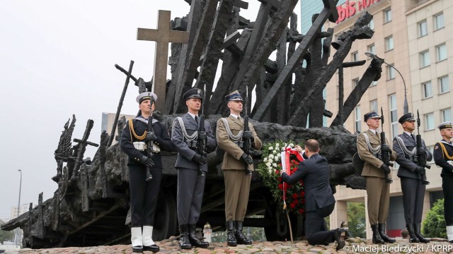 O prawdzie i przebaczeniu mówiło wielu uczestników uroczystości przed Muzeum Katyńskim w Warszawie. Centralne uroczystości 78. rocznicy agresji sowieckiej na Polskę rozpoczęły się uroczystą mszą świętą na placu przed Muzeum.