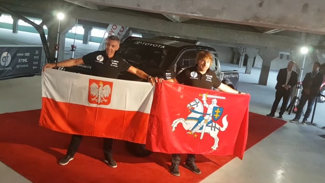 W Rajdzie Dakar w przyszłym roku wystartuje litewsko-polska załoga. W Wilnie odbyła się prezentacja samochodu oraz członków zespołu.