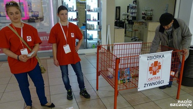 W ponad 800 sklepach sieci Biedronka kilka tysięcy wolontariuszy Caritas będzie we wtorek zbierało żywność dla samotnych i starszych osób. Akcja nosi nazwę Kromka chleba dla sąsiada. Rozpocznie się o godzinie 15.