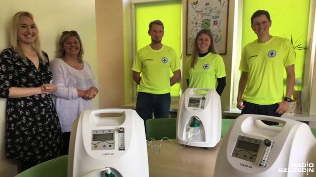 Ratownicy szczecińskiego Wodnego Ochotniczego Pogotowia Ratunkowego we wtorek przekazali cztery koncentratory tlenu Zachodniopomorskiemu Hospicjum dla Dzieci i Dorosłych w Szczecinie.