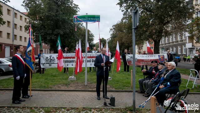 Skwer im. Narodowych Sił Zbrojnych, tak od czwartku nazywa się plac u zbiegu ulic Potulickiej i Stoisława w Szczecinie. Odsłonięcie tabliczki rozpoczęło obchody 75. rocznicy powstania tej organizacji.