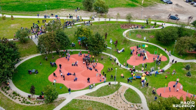 Do dyspozycji mieszkańców osiedla Majowego w Szczecinie jest plac zabaw, siłownia pod chmurką, ścieżka zdrowia czy altana.