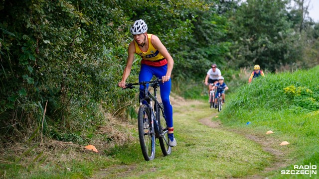 W Gryfinie po raz dwunasty odbył się Festiwal Triathlonowy. Jako pierwsi na starcie stanęli najmłodsi, po nich do zmagań przystąpili juniorzy, na koniec rywalizowały całe rodziny.