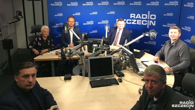 - Czekamy na tsunami - zapowiada poseł PiS, opozycja parlamentarna odpowiada: zmian nie będzie wiele - tak mówili goście radiowej Kawiarenki Politycznej przed przedstawieniem projektów zmian w KRS-ie i Sądzie Najwyższym.