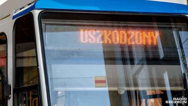 Na ulicy Matejki zaraz za skrzyżowaniem z Piłsudskiego w kierunku stoczni wykoleiła się tramwajowa 11.
