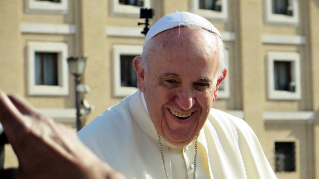 Papież zaapelował o przyjmowanie uchodźców i migrantów z otwartymi ramionami. Franciszek spotkał się z wiernymi na audiencji generalnej na Placu św. Piotra.