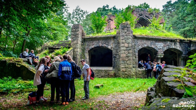 Historyczna gra terenowa aby uczcić 78. rocznicę powstania Polskiego Państwa Podziemnego. Szczeciński oddział IPN zaprosił dzieci z dwóch szczecińskich szkół do zabawy zatytułowanej Polegaj jak na Zawiszy.