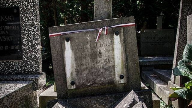 Dokładnie 1944 złote na remont nagrobka powstańca warszawskiego Lucjana Fludera ps. Topór przekaże Radio Szczecin. To dochód z reklam emitowanych na naszej antenie 2 października.