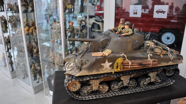 Ponad 700 modeli czołgów, samolotów czy okrętów można w sobotę oglądać w Muzeum Techniki i Komunikacji przy ulicy Niemierzyńskiej w Szczecinie.