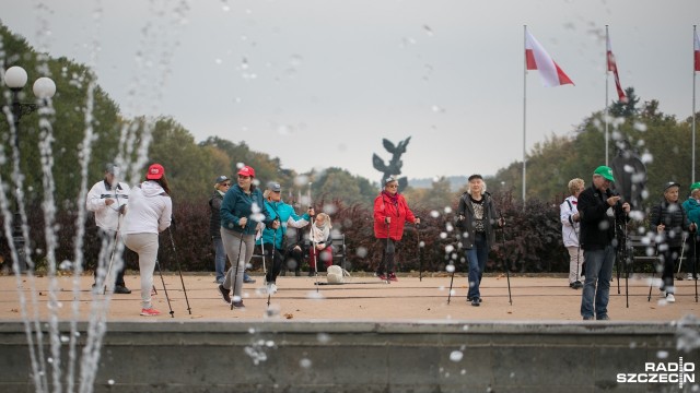 Dla zdrowia i kondycji. Seniorzy maszerowali w Szczecinie [ZDJĘCIA]