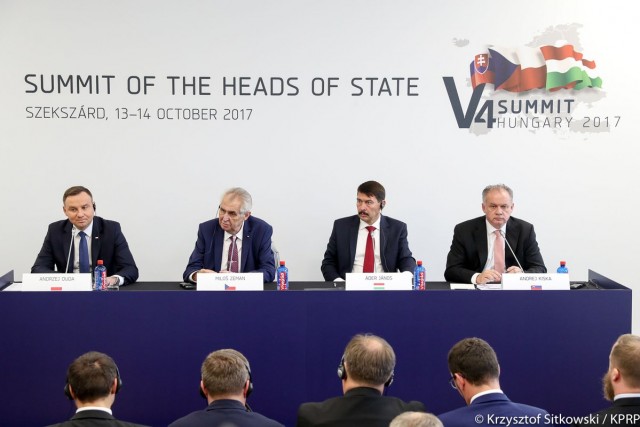 Prezydenci krajów Grupy Wyszehradzkiej chcą szybszej integracji państw Bałkanów Zachodnich z Unią Europejską. Sprawa była jednym z głównych tematów spotkania prezydentów Polski, Czech, Słowacji i Węgier. Na zakończonych w węgierskiej miejscowości Szekszard dwudniowych rozmowach Polskę reprezentował prezydent Andrzej Duda.