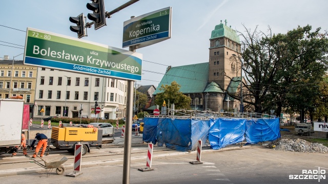 Remont ulicy Krzywoustego w Szczecinie zakończy się w sobotę 28 października. Dzień później, czyli w niedzielę, jedna z głównych arterii miasta powinna zostać już oddana do użytku.