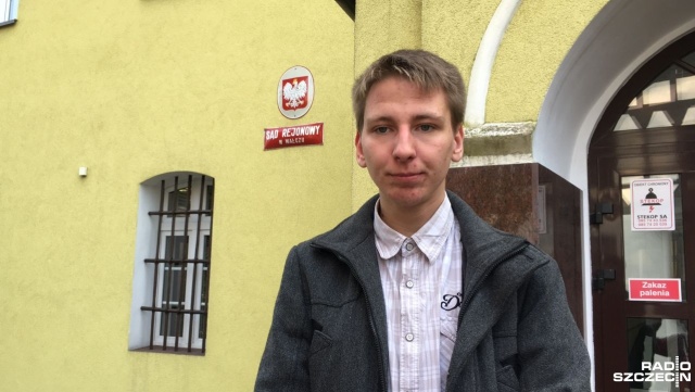 Pół tysiąca złotych grzywny za prezentowanie baneru ze zdjęciem abortowanego dziecka. Na taką karę Sąd Rejonowy w Wałczu skazał 19-letniego Damiana Krasowskiego, działacza ruchu pro-life.