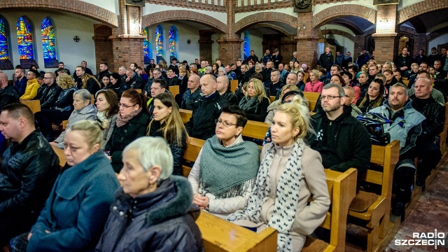 Kilkudziesięciu motocyklistów wzięło udział w mszy świętej w intencji tragicznie zmarłej Marzeny Szulhan. Dwa tygodnie temu motocyklistka zderzyła się z samochodem osobowym przy alei Jana Pawła II w Szczecinie. Mimo reanimacji, zmarła.