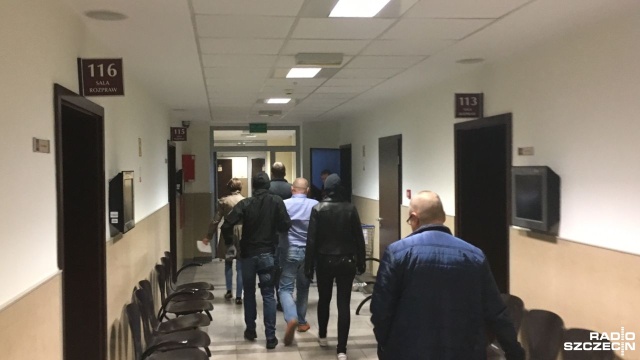 Wyłudzili prawie pół miliarda złotych ze Skarbu Państwa - najbliższe trzy miesiące spędzą w areszcie, na poczet przyszłych kar zabezpieczono ich majątek m.in. willę w Magdalence i bransoletkę z czarnymi diamentami.