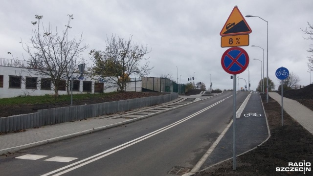 Przedłużoną ulicą Kruczą od Kormoranów do Królewskiego na szczecińskiej Żelechowej można już przejeżdżać. Jak na razie tylko nieoficjalnie.