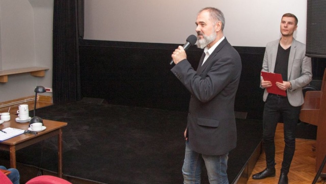 48 spektakli audiowizualnych z 12 krajów świata prezentowanych jest w trakcie 38. Pomorskich Spotkań z Diaporamą. Zwycięska produkcja otrzyma złoty medal Międzynarodowej Federacji Sztuki Fotograficznej oraz nagrodę finansową Zamku Książąt Pomorskich w Szczecinie.