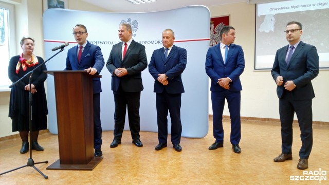 Są pieniądze na budowę obwodnicy Myśliborza - poinformował na poniedziałkowej konferencji prasowej w tym mieście wojewoda zachodniopomorski Krzysztof Kozłowski. Rząd Beaty Szydło podjął w ubiegłym tygodniu decyzję o sfinansowaniu tej inwestycji.
