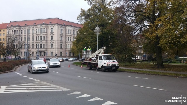 Ponad 500 kurtyn świetlnych i tyle samo oświetlonych koszy na słupach i latarniach. Będą też tradycyjne anioły i globus.