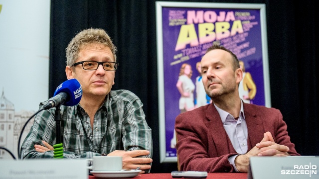 Kiedy w połowie lat 70 XX wieku do Polski przyjeżdżał zwycięzca Eurowizji, szwedzki zespół Abba cała Polska nuciła: Dancing Queen, czy Money, Money, Money. Urzekające melodie, barwne, fantastyczne kostiumy, uśmiech, pewność siebie i beztroska całkowicie pochłonęły młoda dziewczynę PRL-owskiej Polski. Największym jej marzeniem jest pojechać na koncert Abby.