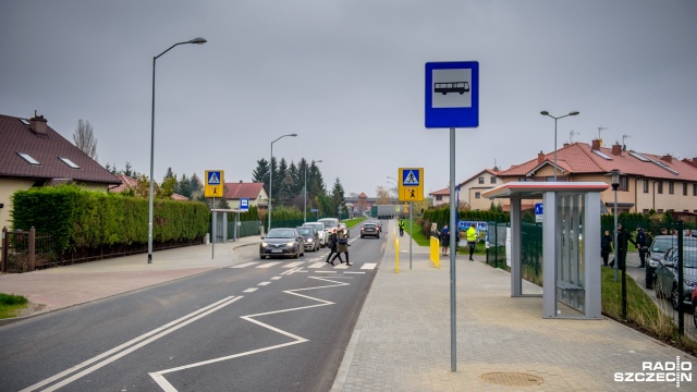 Mieszkańcy Mierzyna, ale głównie rodzice i dzieci Szkoły Podstawowej, mają od czwartku zdecydowanie bardziej wygodną i bezpieczną drogę do swojej placówki.