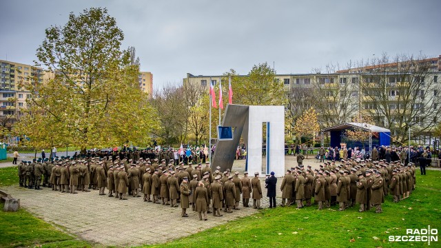 Kilkaset osób wzięło w piątek udział w obchodach rocznicy odzyskania przez Polskę Niepodległości.