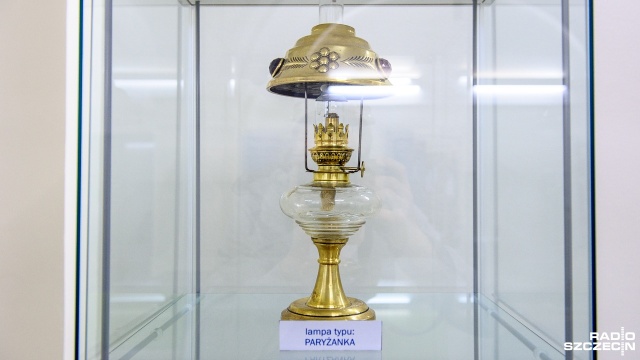 60 XIX-wiecznych lamp naftowych przekazał Zachodniopomorskiemu Uniwersytetowi Technologicznemu profesor Ryszard Ukielski. Lampy są wystawione na Wydziale Inżynierii Chemicznej. Profesor Ryszard Ukielski lampy naftowe zbiera od 20 lat. Sam je naprawia i konserwuje.