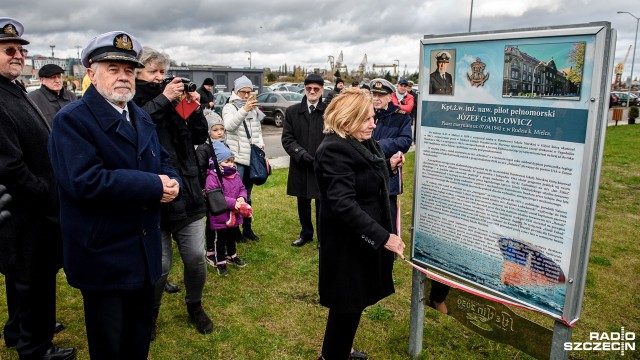 Sześć nowych pamiątkowych tablic odsłonięto na Skwerze Kapitanów na szczecińskiej Łasztowni. Jak podkreślano, ta uroczystość to hołd dla ludzi morza oddanych Szczecinowi.