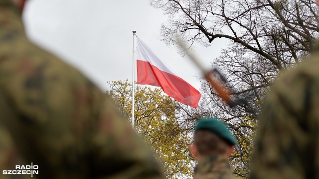 Składaniem kwiatów przed pomnikiem marszałka Józefa Piłsudskiego przy placu Szarych szeregów zakończyły się uroczystości z Okazji Święta Odzyskania Niepodległości.