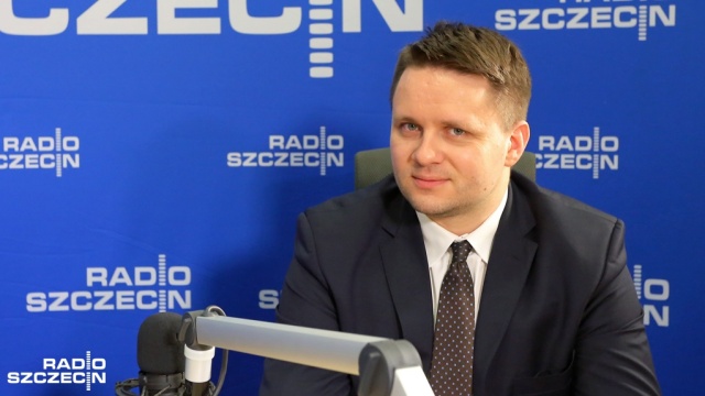 Nie było żadnego przewrotu w partii, po prostu z Januszem Korwinem-Mikke nie da się zbudować realnego obozu wolno rynkowego, który mógłby faktycznie wpływać na zmiany w Polsce - mówił w Rozmowach pod krawatem jeden z niegdysiejszych przywódców partii Korwina-Mikke.