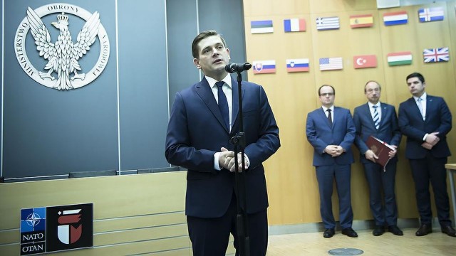 Wiceminister obrony narodowej Bartosz Kownacki powiedział, że prawdopodobnie za 15 dni Polska dostanie od Amerykanów projekt umowy w sprawie zakupu systemów obrony przeciwrakietowej Patriot. W piątek rząd Stanów Zjednoczonych formalnie zaakceptował propozycję sprzedaży Polsce tego systemu.