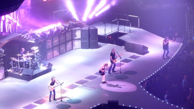 Nie żyje Malcolm Young, gitarzysta legendarnego zespołu rockowego ACDC. Muzyk miał 64 lata. O jego śmierci grupa poinformowała na swoim fanpage039u na Facebooku.