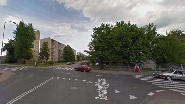 Powstanie nowe rondo w Szczecinie - uwaga na utrudnienia bo na skrzyżowaniu ulic: Sanatoryjnej, Walecznych i Piechoty w Zdrojach. W czwartek około godz. 19 rozpocznie się zdzierane starego oznakowania. W piątek rano skrzyżowanie będzie już mini-rondem o średnicy 6 metrów.