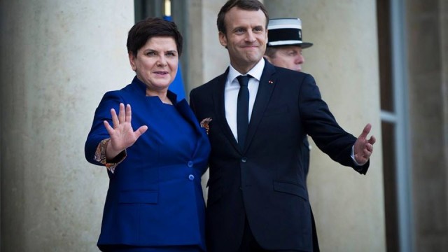 Beata Szydło i Emmanuel Macron zapowiedzieli kontynuację rozmów między Polską a Francją na temat kwestii dzielących oba państwa. Polska premier rozmawiała w Paryżu z prezydentem Francji m.in. o sporze dotyczącym pracowników delegowanych i o reformie sądownictwa w Polsce.
