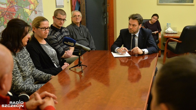 Wieczornych i nocnych patroli policji, działającego monitoringu, a najlepiej zamknięcia dwóch lokali, które sprzedają tani alkohol - domagają się mieszkańcy kamienic przy deptaku Bogusława w Szczecinie.