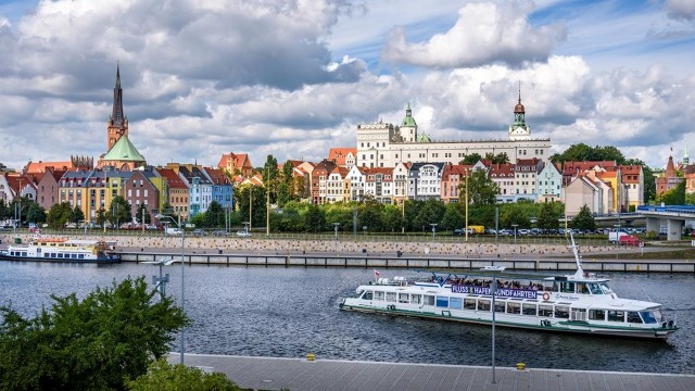 Polska Żegluga Morska inwestuje w białą flotę. Po sezonie rozpoczęto prace remontowe na statku Odra Queen. To jednostka bliźniacza do Peene Queen.