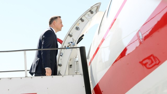 Prezydent Andrzej Duda wraz z małżonką rozpoczną w poniedziałek oficjalną wizytę w Wietnamie. Polskiej parze prezydenckiej towarzyszyć będą przedstawiciele rządu oraz 65 przedsiębiorców wchodzących w skład misji biznesowej. Czterodniową wizytę prezydenta zdominują rozmowy polityczne i gospodarcze.