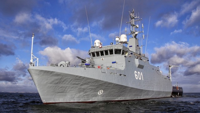 Nowoczesny niszczyciel min - ORP Kormoran - wchodzi oficjalnie do służby. Uroczyste podniesienie bandery zaplanowano na wtorkowe popołudnie w obecności ministra obrony Antoniego Macierewicza. Uroczystość odbędzie się w Gdyni, na Skwerze Kościuszki.