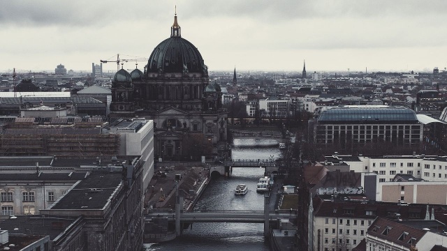 W Berlinie otwarto wystawę Muzeum Męczenników. Przedstawiono na niej islamskich zamachowców z Paryża, Nowego Jorku, czy też z Moskwy jako męczenników. Obok znajdują się wizerunki między innymi świętego Maksymiliana Kolbego.